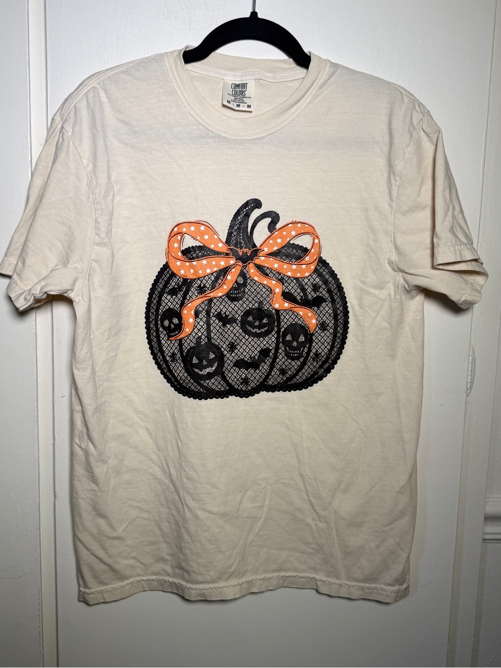 Comfort Colors Cream Halloween Pumpkin Graphic Tee with Orange Bow Medium